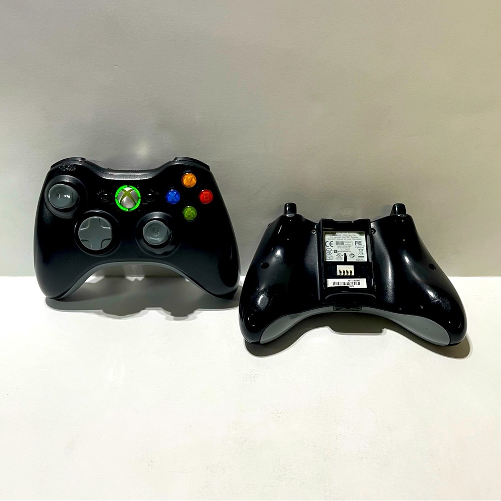 Official Xbox 360 OEM Wireless Controllers Black UNTESTED CONTROLLERS LOT OF 2